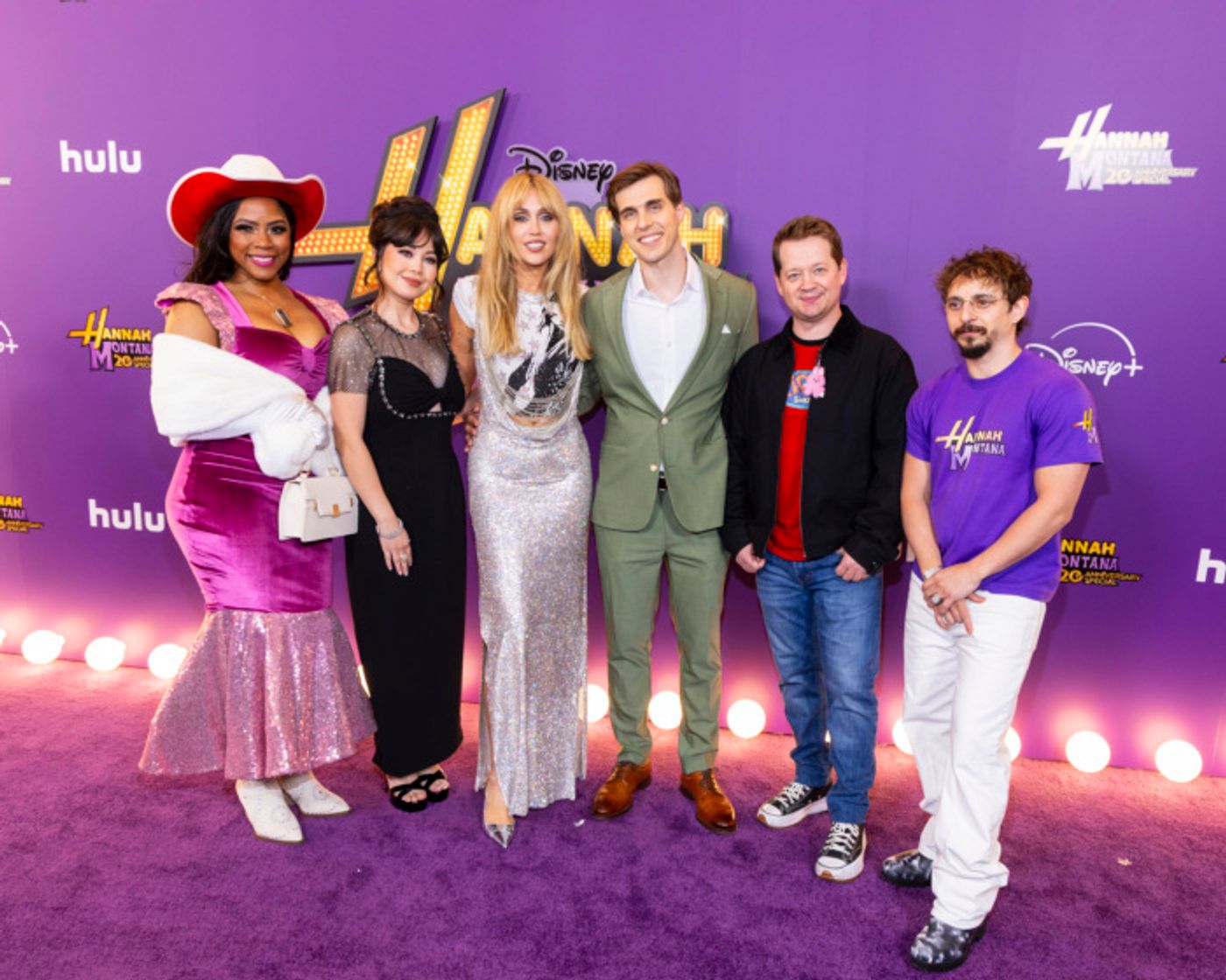Photos: Miley Cyrus Reunites with HANNAH MONTANA Stars at 20th Anniversary Special Premiere  Image