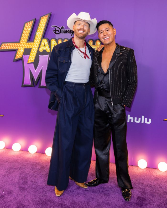 Photos: Miley Cyrus Reunites with HANNAH MONTANA Stars at 20th Anniversary Special Premiere — photo 21 of 22