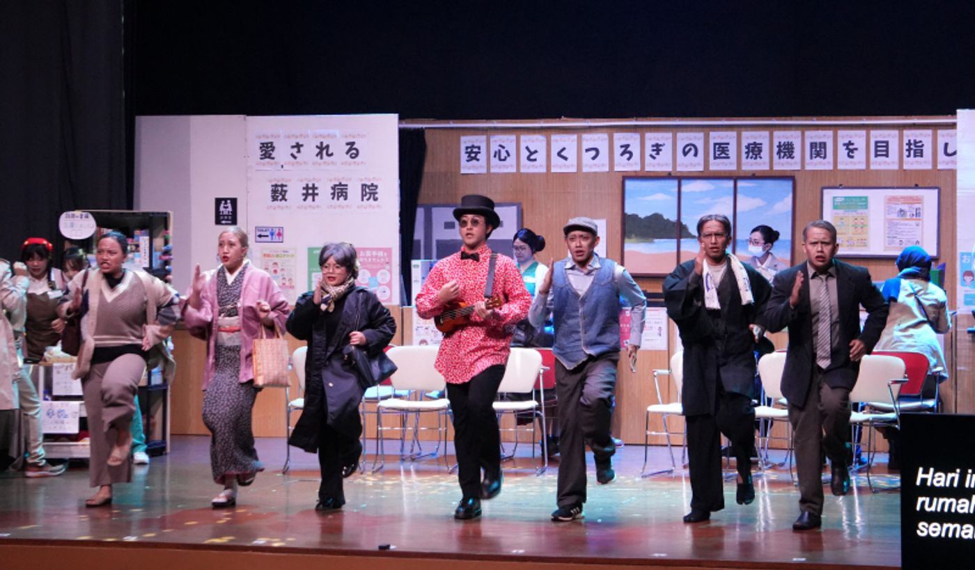 Review: SHiNDORA's HEY OLD FRIENDS Makes Aging Fun, Poignant Review: SHiNDORA's HEY OLD FRIENDS Makes Aging Fun, Poignant Image