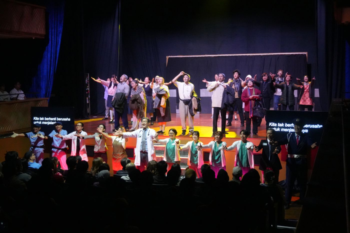 Review: SHiNDORA's HEY OLD FRIENDS Makes Aging Fun, Poignant Review: SHiNDORA's HEY OLD FRIENDS Makes Aging Fun, Poignant Image