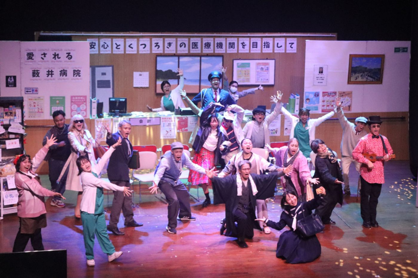 Review: SHiNDORA's HEY OLD FRIENDS Makes Aging Fun, Poignant Review: SHiNDORA's HEY OLD FRIENDS Makes Aging Fun, Poignant Image