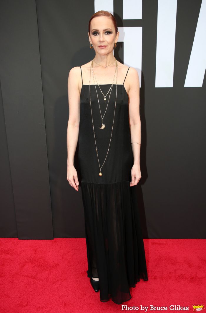 Photos: John Lithgow & GIANT Cast Walk the Red Carpet on Opening Night — photo 15 of 38