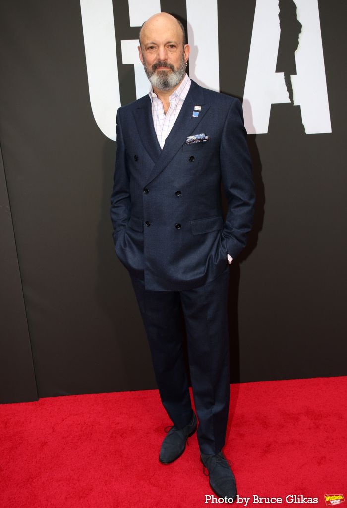 Photos: John Lithgow & GIANT Cast Walk the Red Carpet on Opening Night — photo 17 of 38