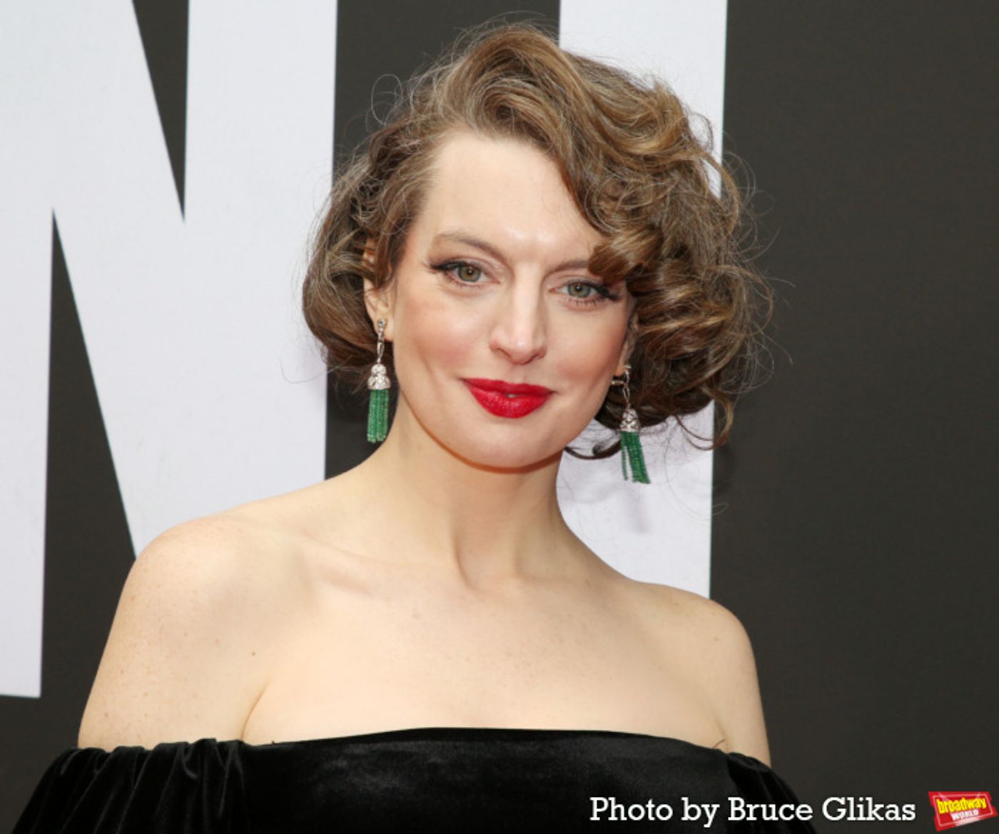 Photos: John Lithgow & GIANT Cast Walk the Red Carpet on Opening Night  Image