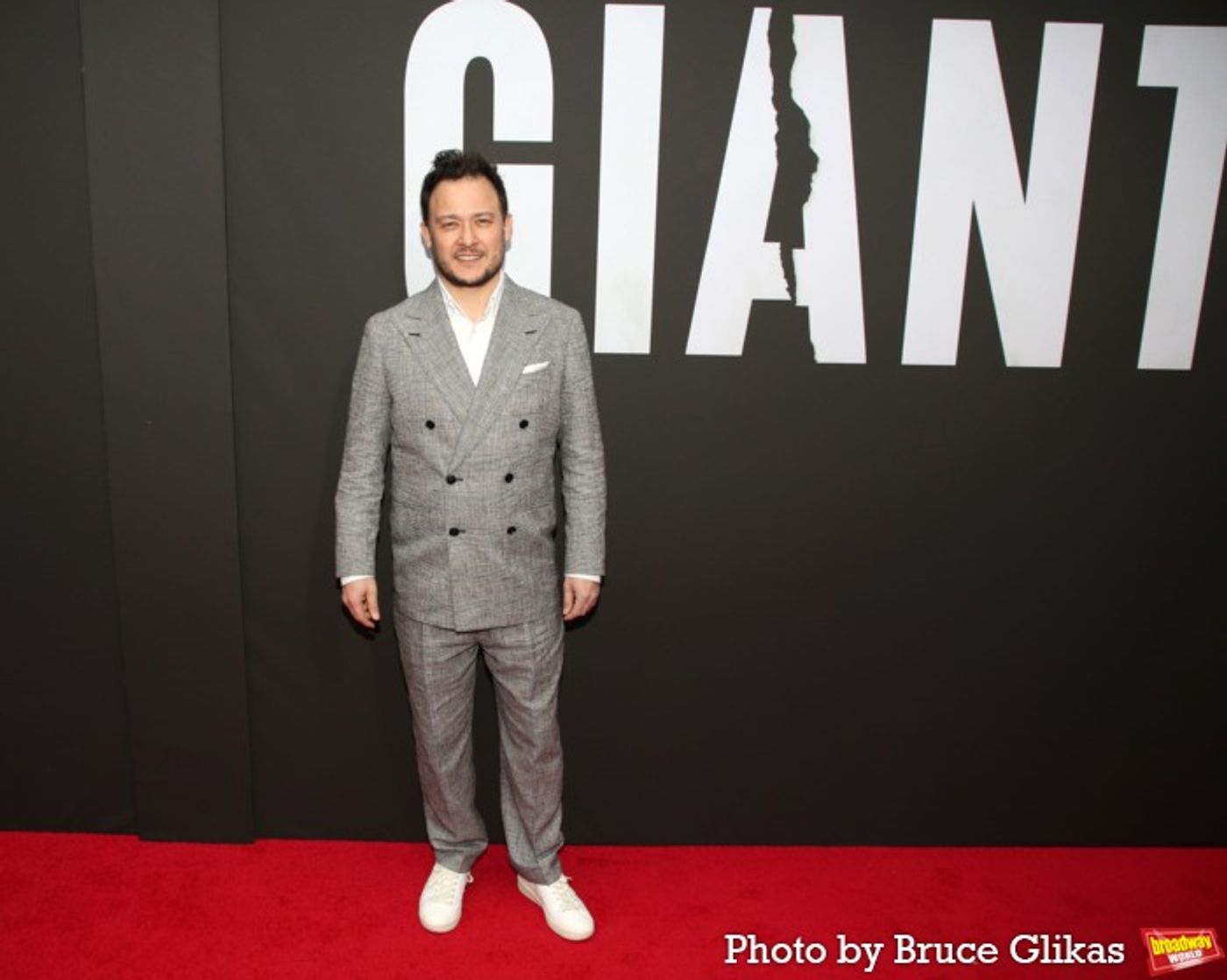 Photos: John Lithgow & GIANT Cast Walk the Red Carpet on Opening Night  Image