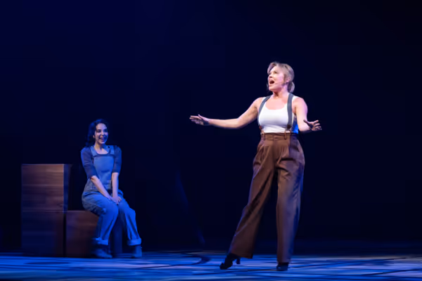 Robyn Hurder, Alexandra-Silber Photo