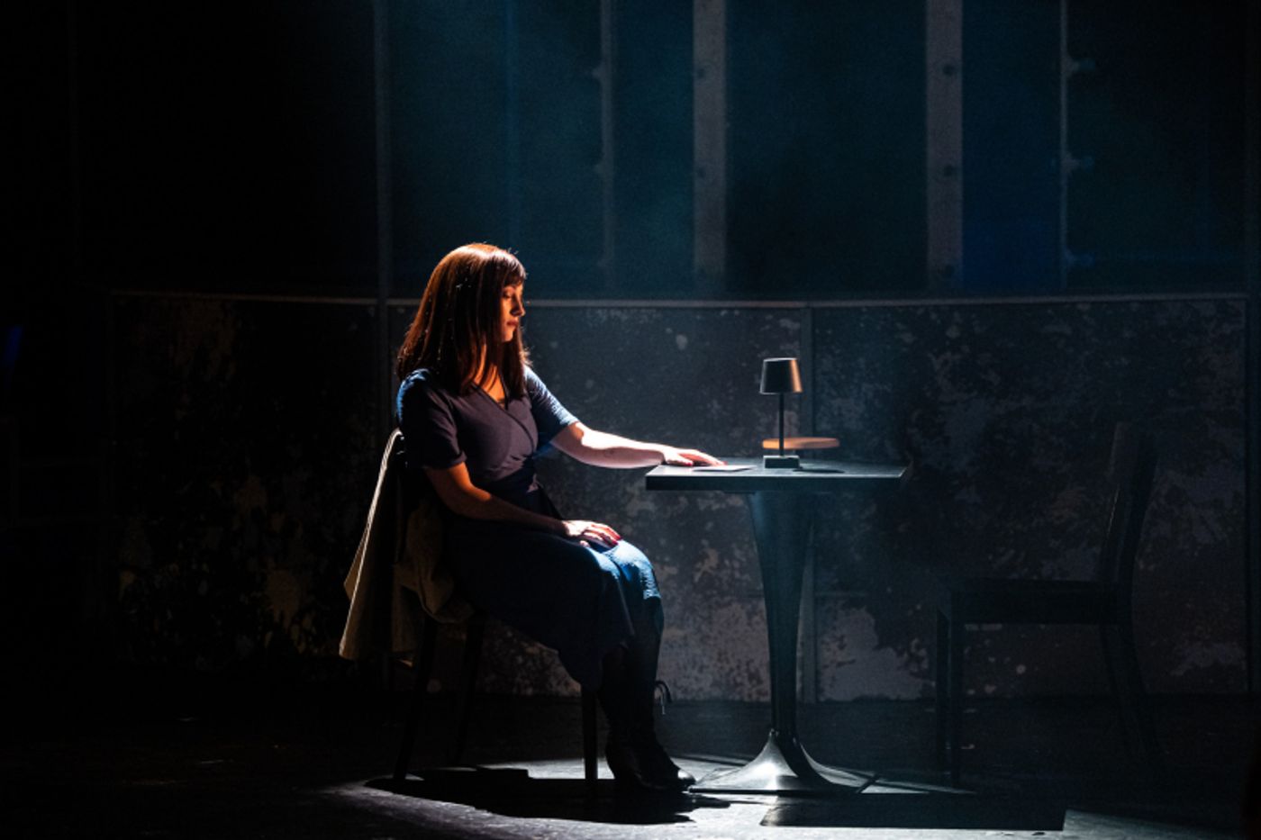 Review: PĚT LET tam ale i ZPĚT v Divadle Hybernia se točí kolem vztahu mladé dvojice  Image