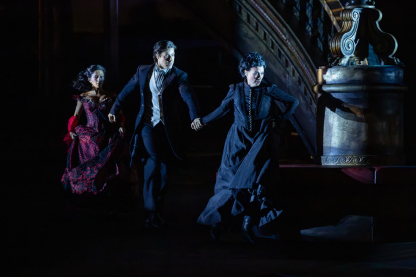 Photos: Massive PHANTOM Opens Outdoors on the Sydney Harbour  Image