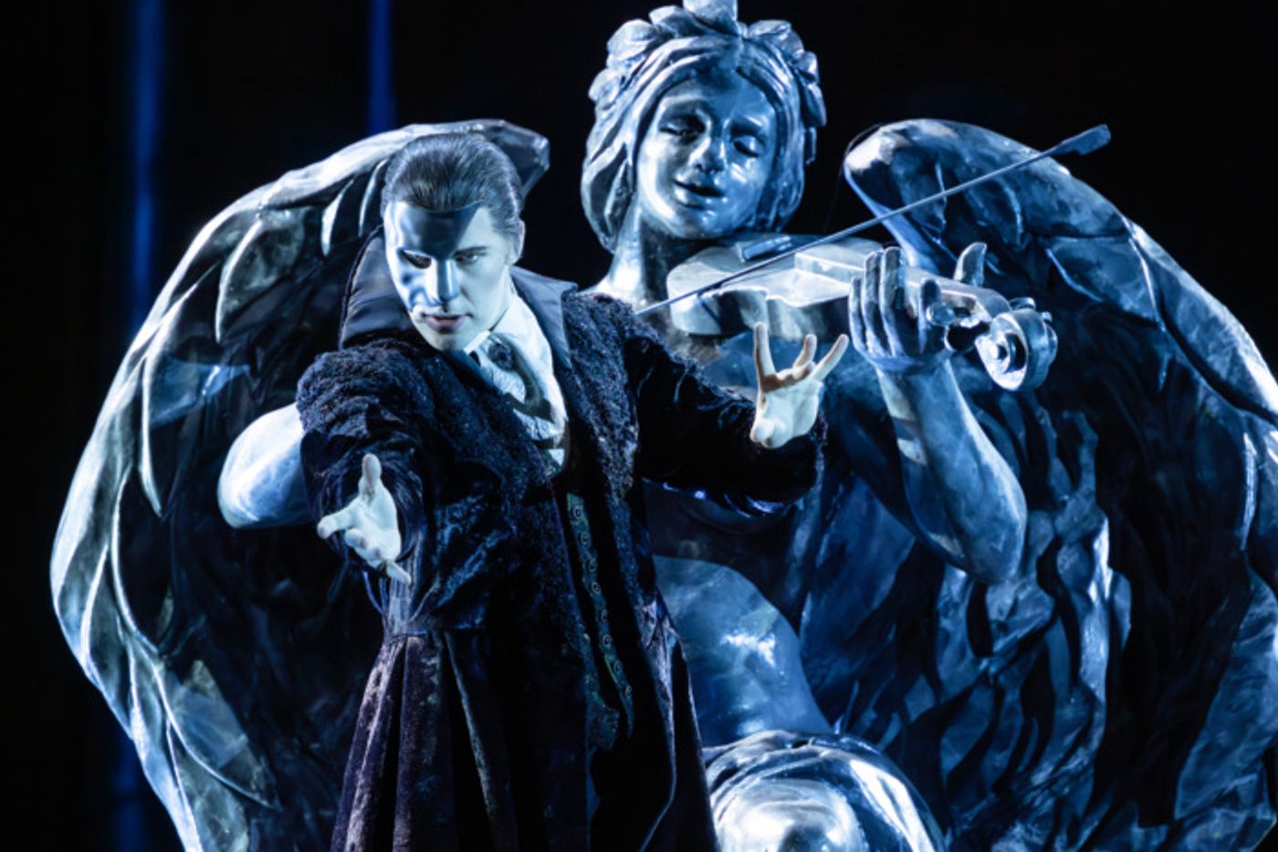 Photos: Massive PHANTOM Opens Outdoors on the Sydney Harbour  Image