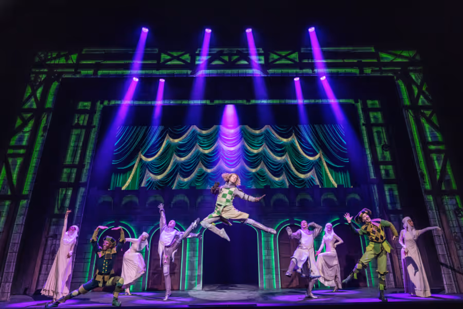 Review: SPAMALOT at Hollywood Pantages Theatre Image