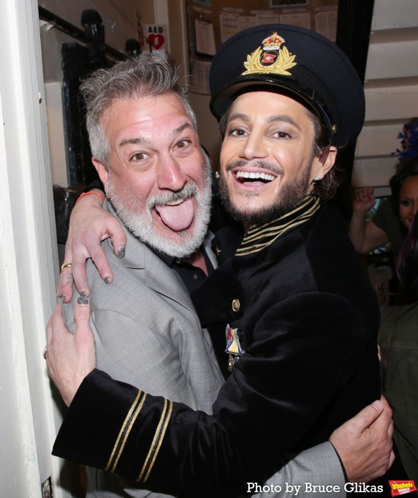 Photos: Julie Chen, Marissa Jaret Winokur & Iain Armitage Visit TITANIQUE Photos: Julie Chen, Marissa Jaret Winokur & Iain Armitage Visit TITANIQUE Image