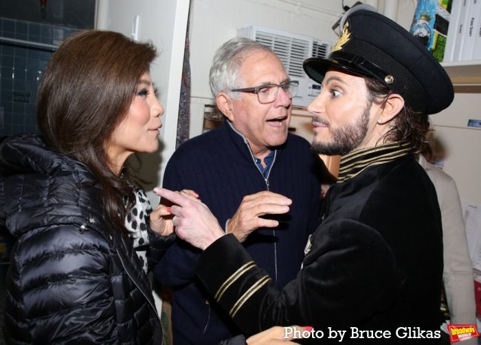 Photos: Julie Chen, Marissa Jaret Winokur & Iain Armitage Visit TITANIQUE — photo 6 of 21