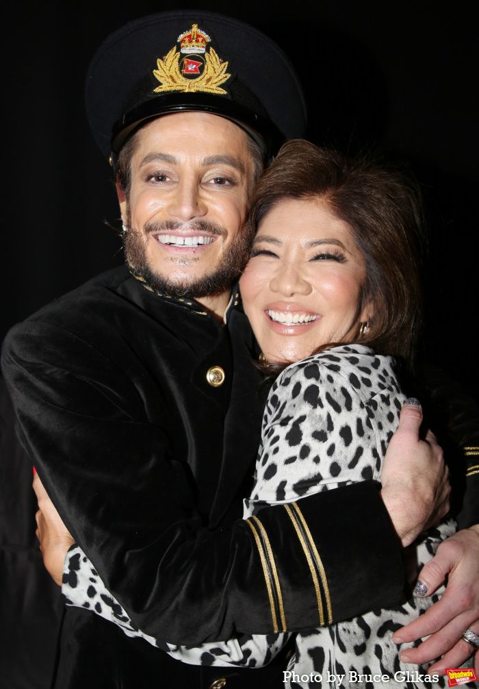 Photos: Julie Chen, Marissa Jaret Winokur & Iain Armitage Visit TITANIQUE — photo 8 of 21