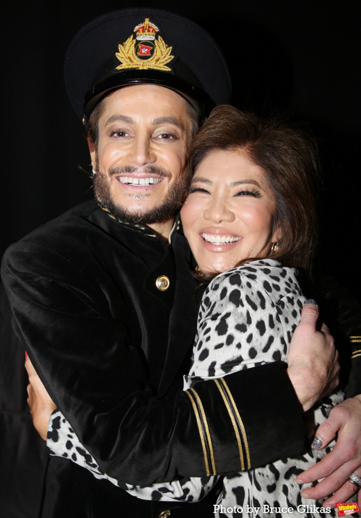 Photos: Julie Chen, Marissa Jaret Winokur & Iain Armitage Visit TITANIQUE Photos: Julie Chen, Marissa Jaret Winokur & Iain Armitage Visit TITANIQUE Image