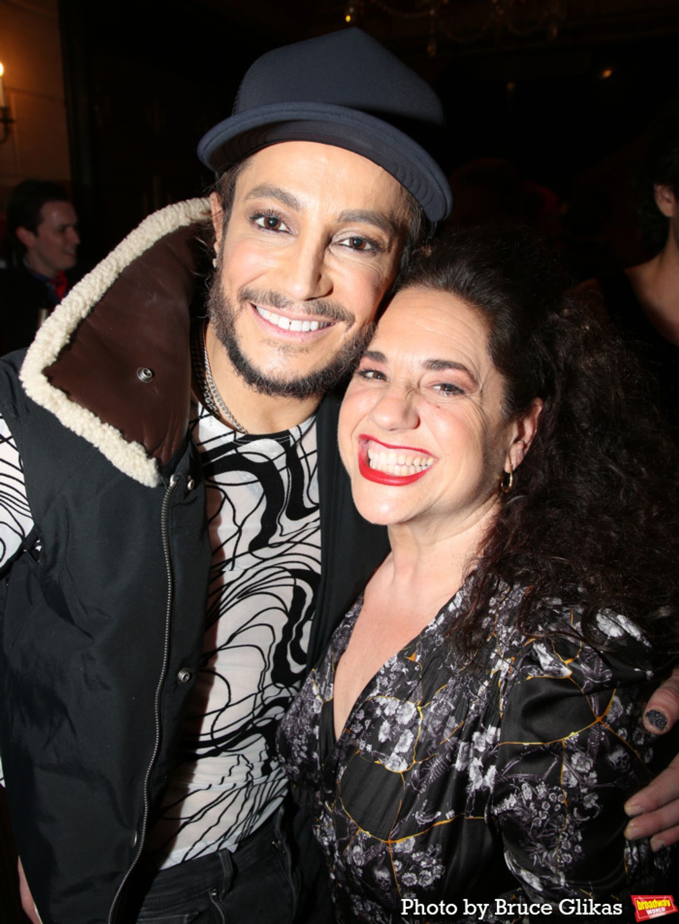 Photos: Julie Chen, Marissa Jaret Winokur & Iain Armitage Visit TITANIQUE Photos: Julie Chen, Marissa Jaret Winokur & Iain Armitage Visit TITANIQUE Image