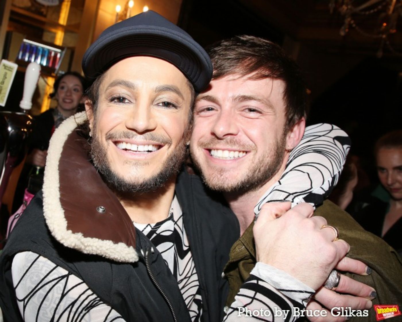 Photos: Julie Chen, Marissa Jaret Winokur & Iain Armitage Visit TITANIQUE Photos: Julie Chen, Marissa Jaret Winokur & Iain Armitage Visit TITANIQUE Image