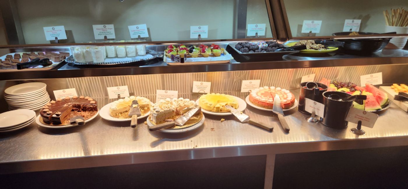 Review: Stage West’s WHO’S UNDER WHERE is a True Battle of the Sexes  Image