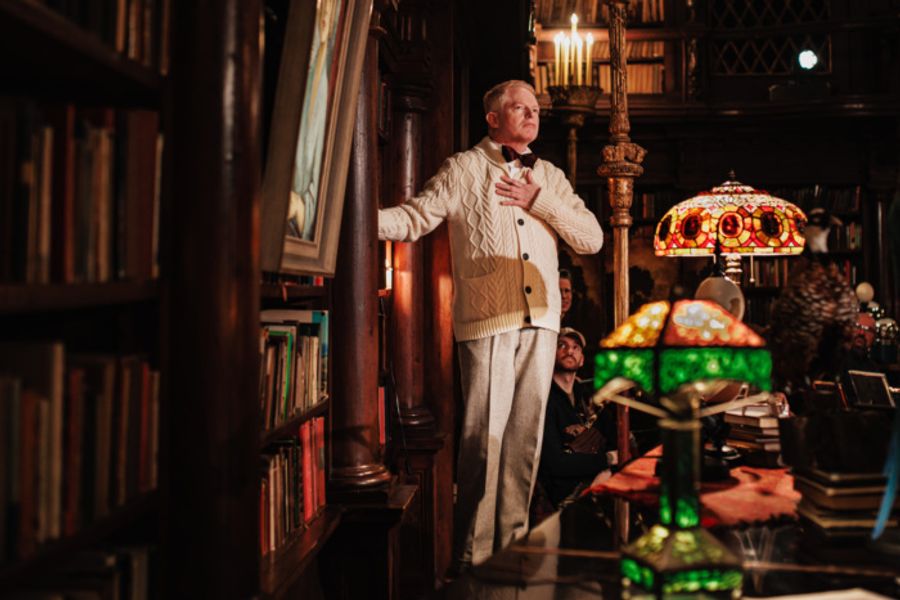 Photos: Jesse Tyler Ferguson as Truman Capote in TRU Off-Broadway Image