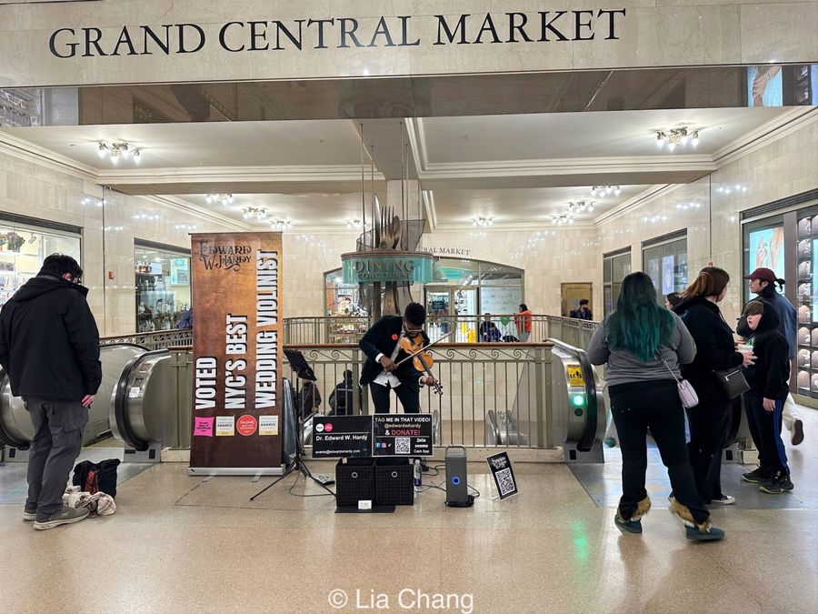Photos: Edward W. Hardy Brings SUBWAY SERIES To Grand Central Terminal Image