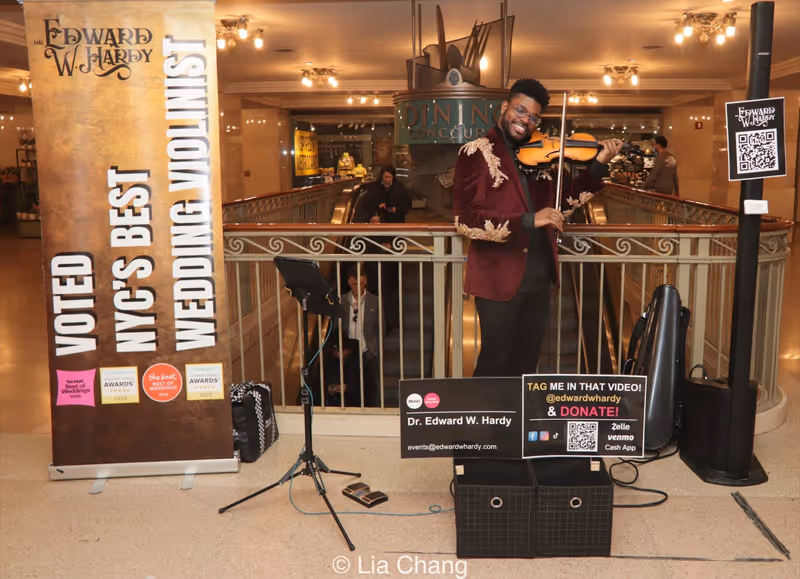 Photos: Edward W. Hardy Brings SUBWAY SERIES To Grand Central Terminal — photo 3 of 28