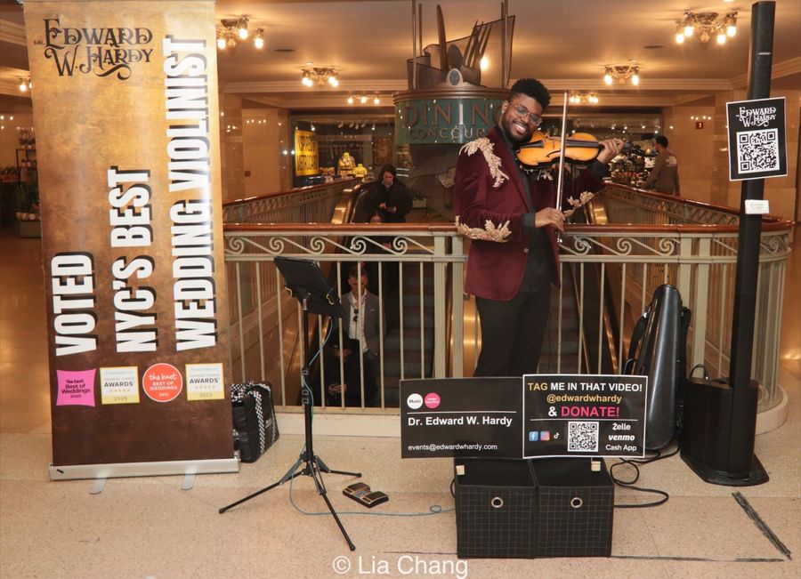 Photos: Edward W. Hardy Brings SUBWAY SERIES To Grand Central Terminal Image