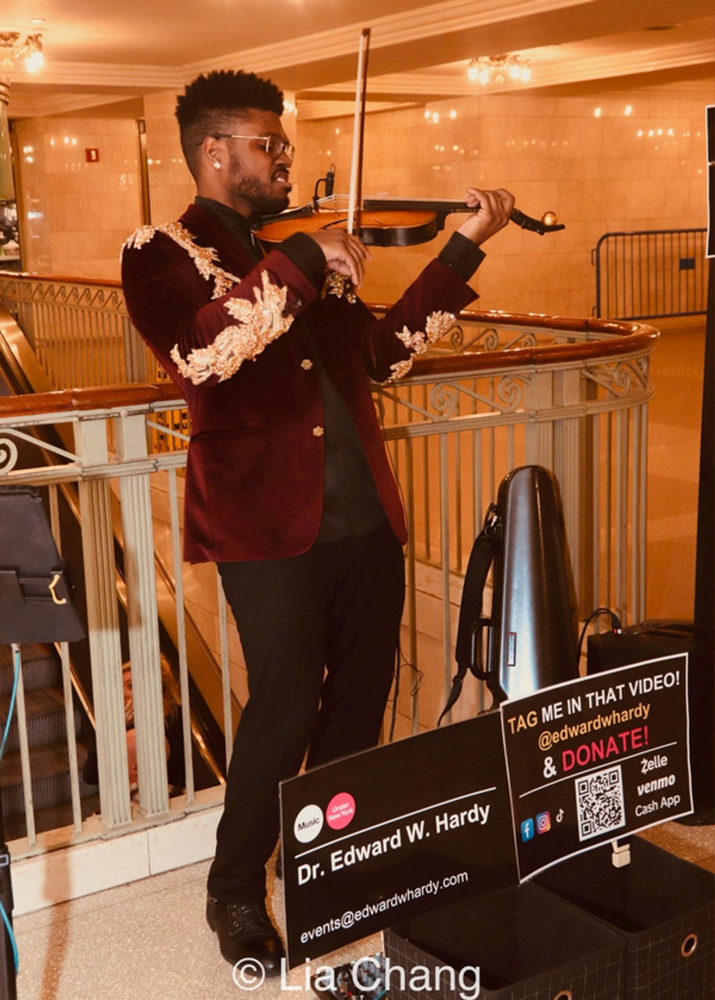 Photos: Edward W. Hardy Brings SUBWAY SERIES To Grand Central Terminal Photos: Edward W. Hardy Brings SUBWAY SERIES To Grand Central Terminal Image
