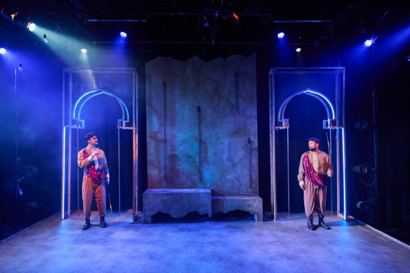 Review: GUARDS AT THE TAJ at NextStop Theatre Company  Image