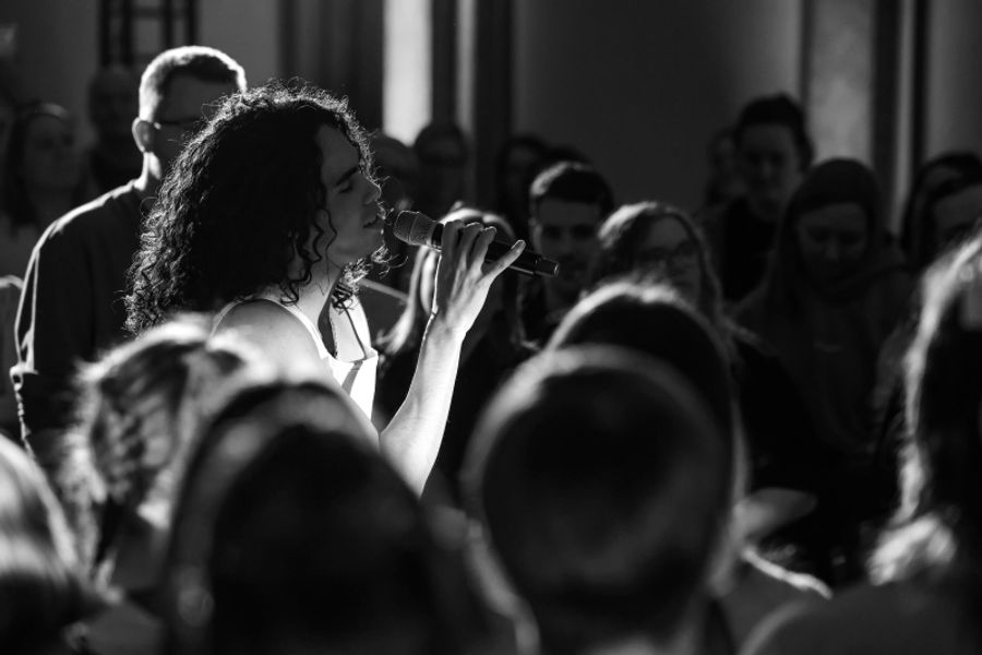 Review: THE LOOM SESSIONS BRAM THAMATA at Literaturhaus Cafe Hamburg Image