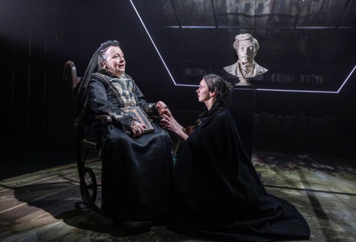Review: VICTORIA: A QUEEN UNBOUND, Watermill Theatre Image