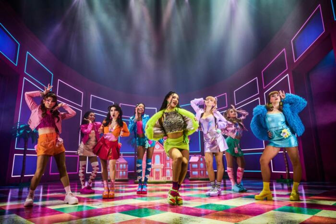 Photos: Amber Davies and More in LEGALLY BLONE UK and Ireland Tour  Image