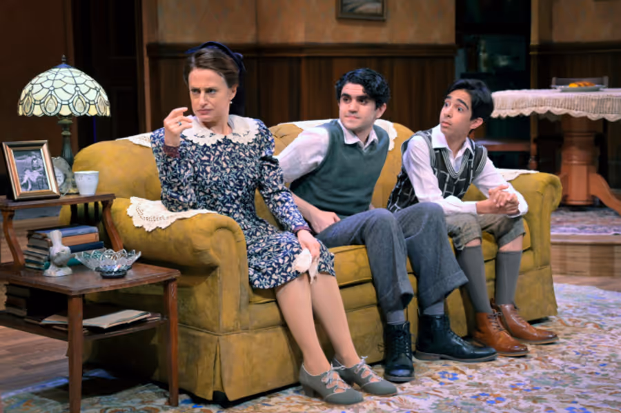 Photos: First Look at Neil Simon's LOST IN YONKERS at Center REP Image