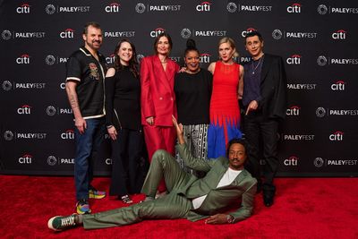 Gordon Smith, Jenn Carroll, Karolina Wydra, Yvette Nicole Brown, Rhea Seehorn, Carlos Photo