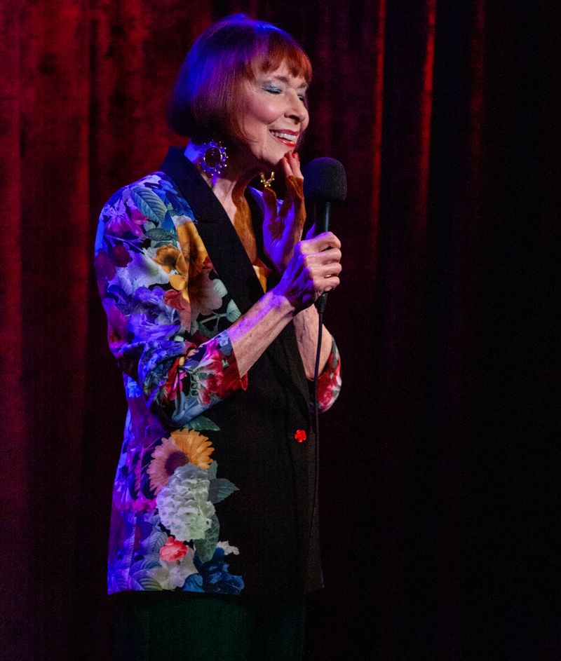 Review: Karen Akers' COME WITH ME TO PARIS! at Birdland Très Magnifique Image