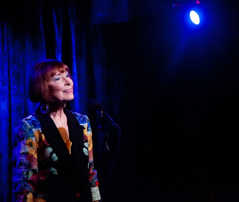 Review: Karen Akers' COME WITH ME TO PARIS! at Birdland Très Magnifique Image