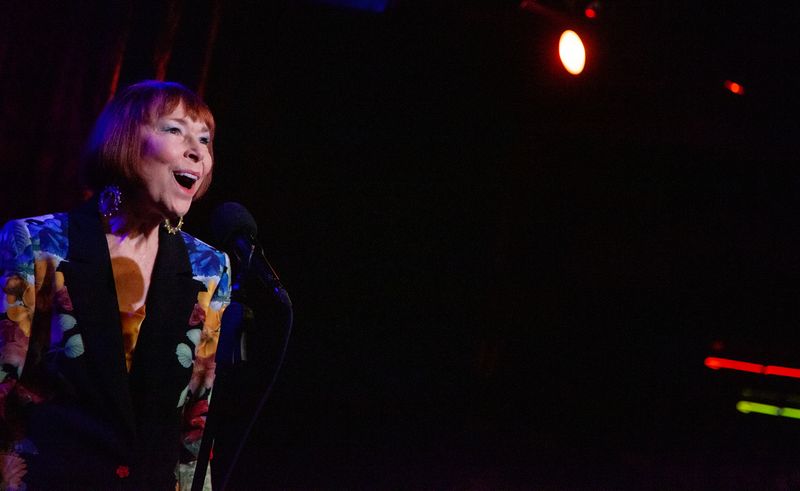 Review: Karen Akers' COME WITH ME TO PARIS! at Birdland Très Magnifique Image