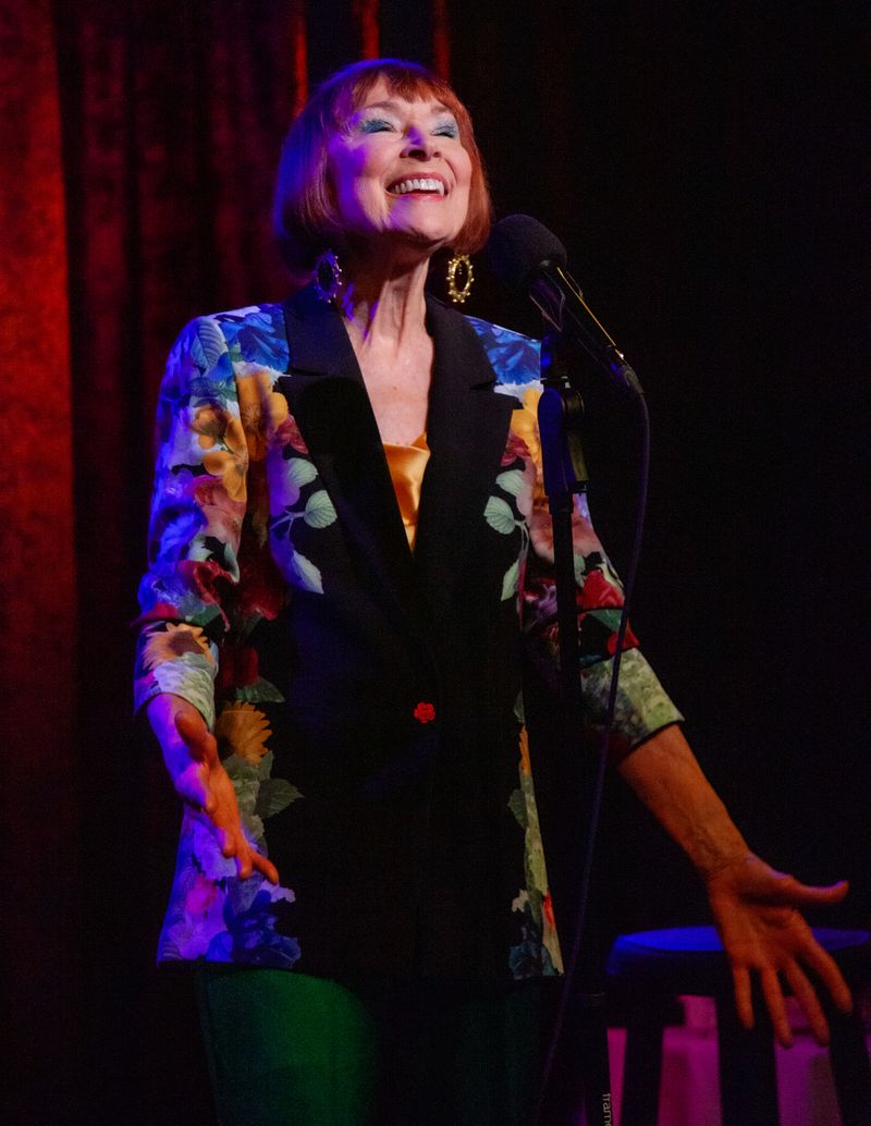 Review: Karen Akers' COME WITH ME TO PARIS! at Birdland Très Magnifique Image