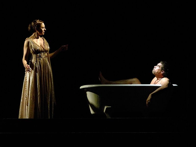 Crítica: LA NIÑA EN EL ALTAR at Teatro El Galeón Abraham Oceransky Image