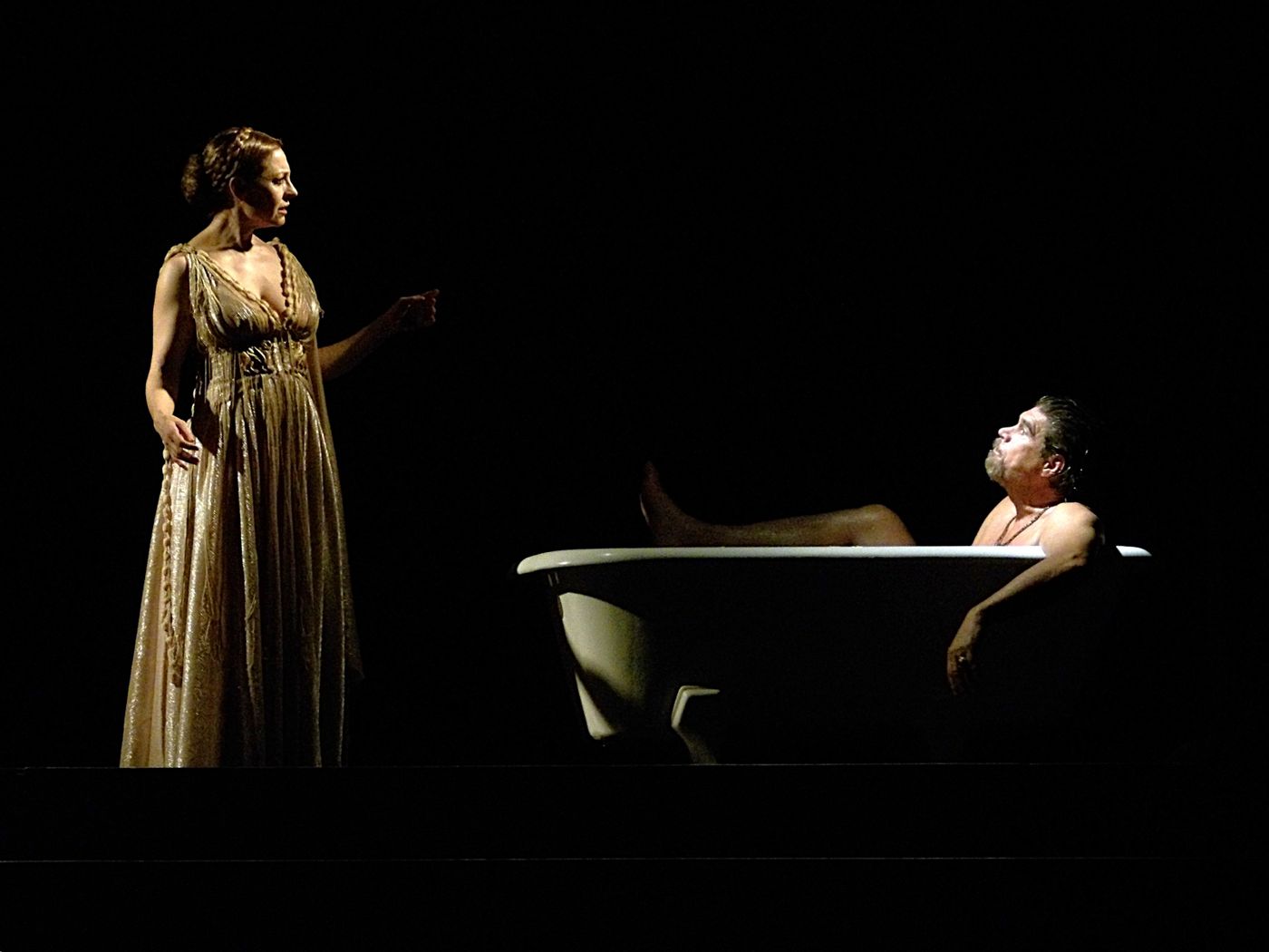 Crítica: LA NIÑA EN EL ALTAR at Teatro El Galeón Abraham Oceransky Crítica: LA NIÑA EN EL ALTAR at Teatro El Galeón Abraham Oceransky Image