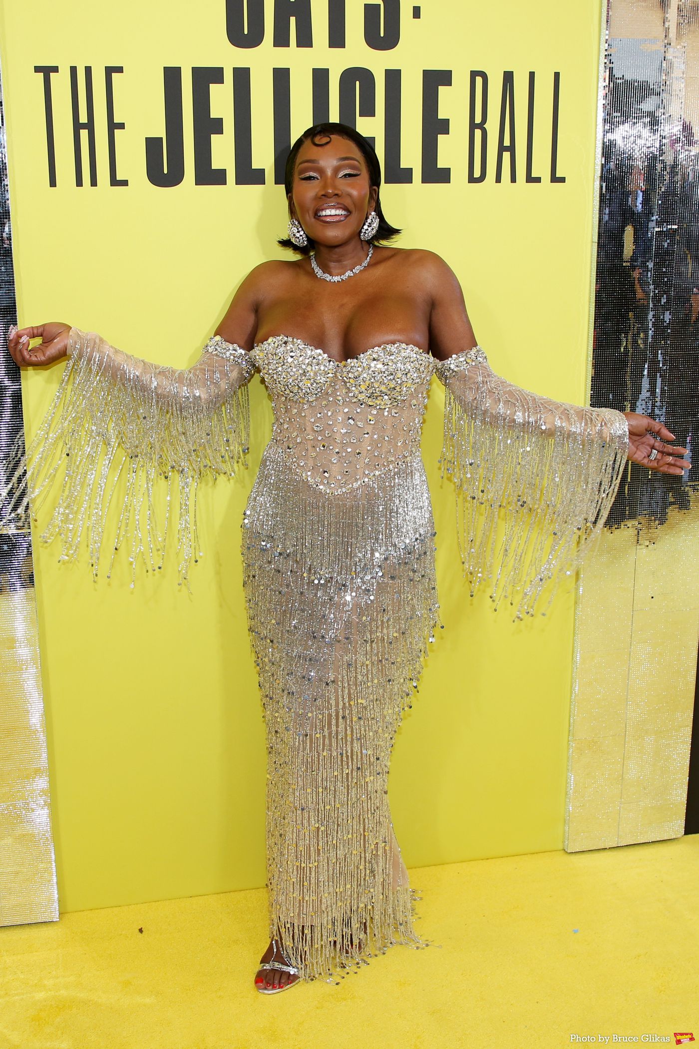 Photos: All the Best Opening Night Looks from The Cast of CATS: THE JELLICLE BALL Photos: All the Best Opening Night Looks from The Cast of CATS: THE JELLICLE BALL Image