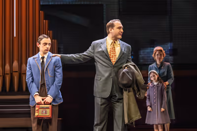 Victor de Paula Rocha (Henry Creel), Nick Rehberger (Victor Creel), Francesca Yhlen ( Photo