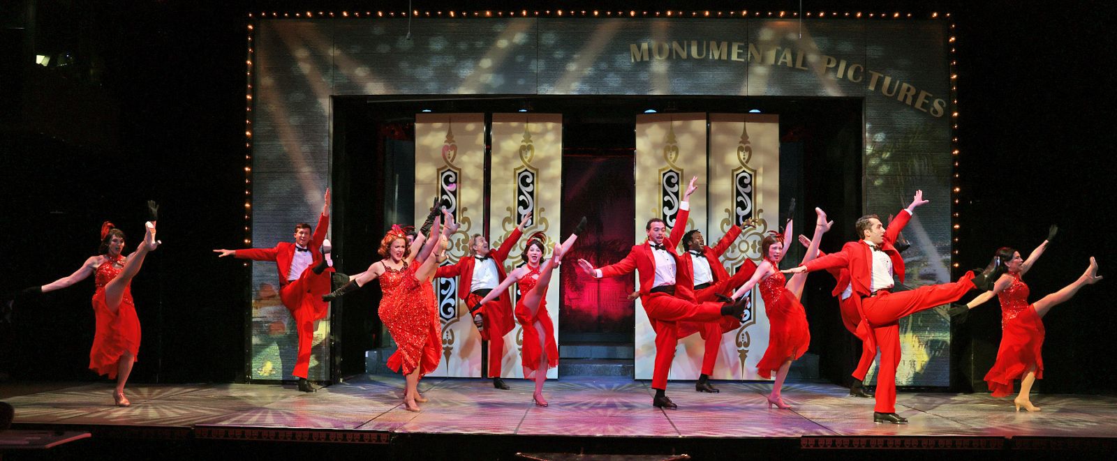 Photos: SINGIN' IN THE RAIN Opens at Beef & Boards Dinner Theatre — photo 5 of 5