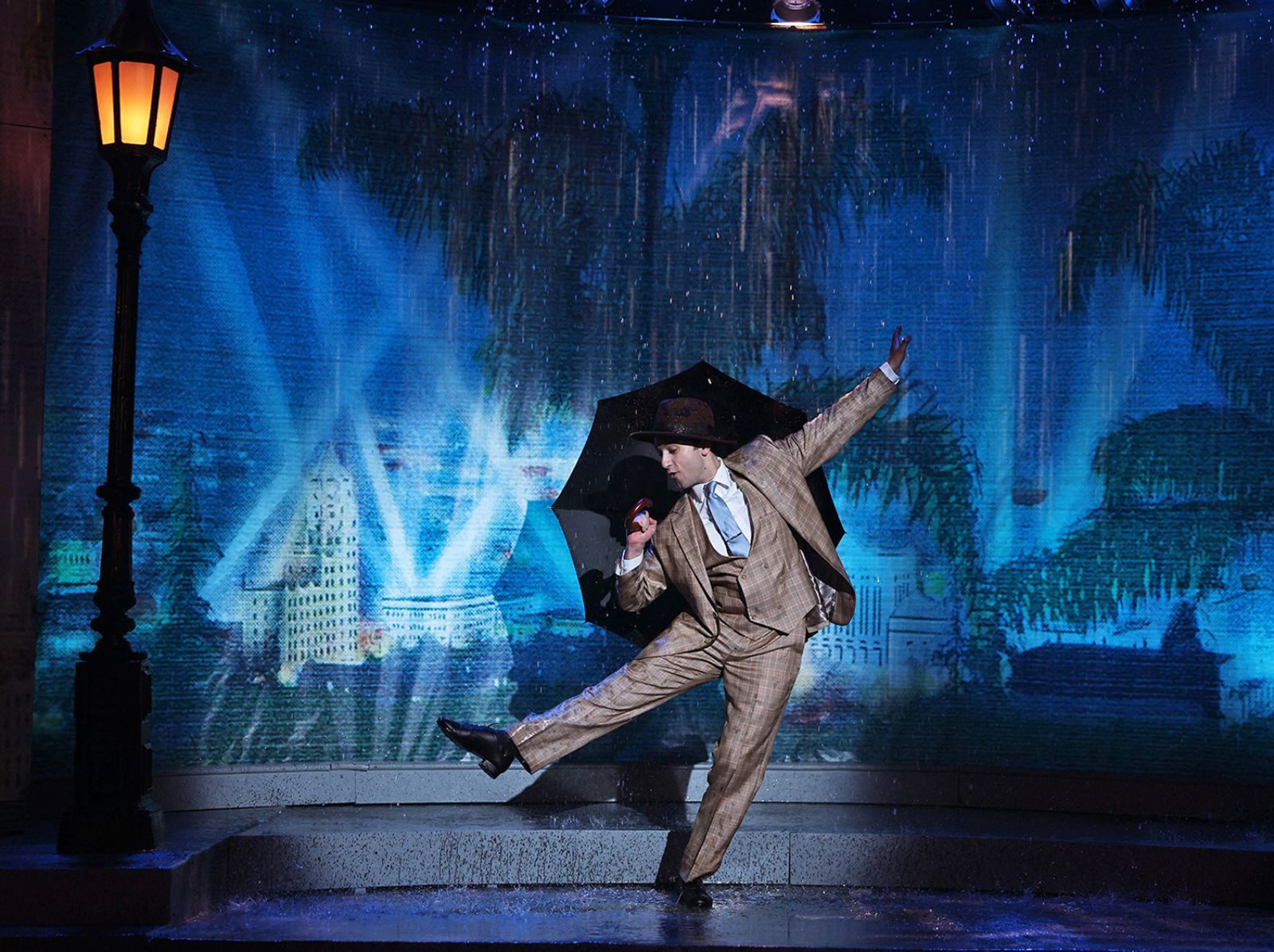 Photos: SINGIN' IN THE RAIN Opens at Beef & Boards Dinner Theatre — photo 3 of 5