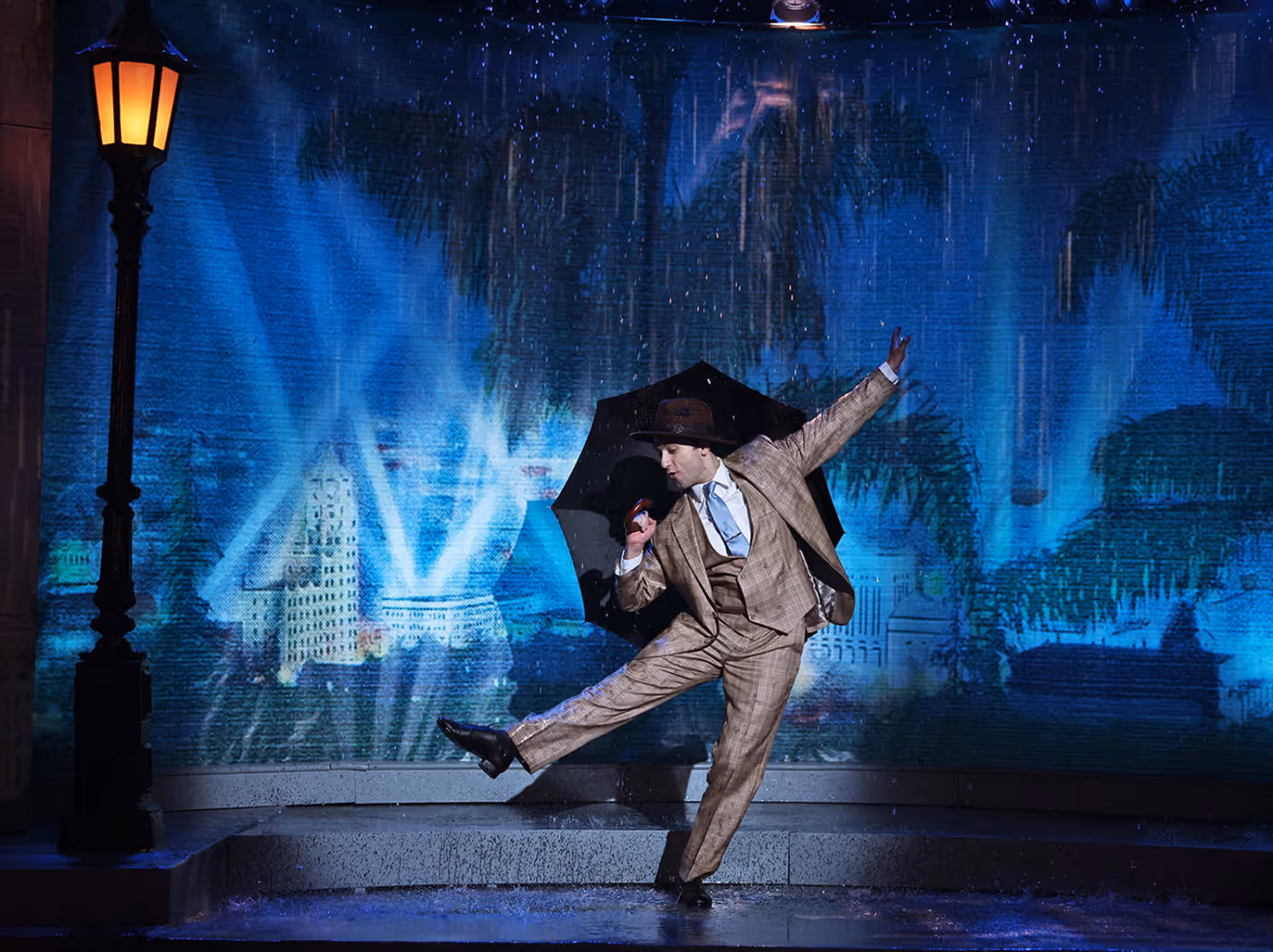 Photos: SINGIN' IN THE RAIN Opens at Beef & Boards Dinner Theatre Photos: SINGIN' IN THE RAIN Opens at Beef & Boards Dinner Theatre Image