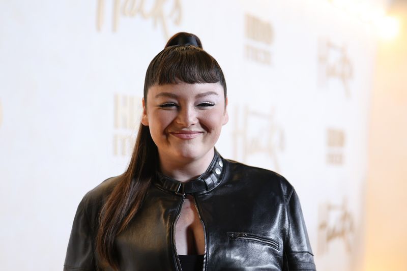 Photos: Jean Smart, Hannah Einbinder, & More Attend HACKS Season 5 Premiere — photo 12 of 29