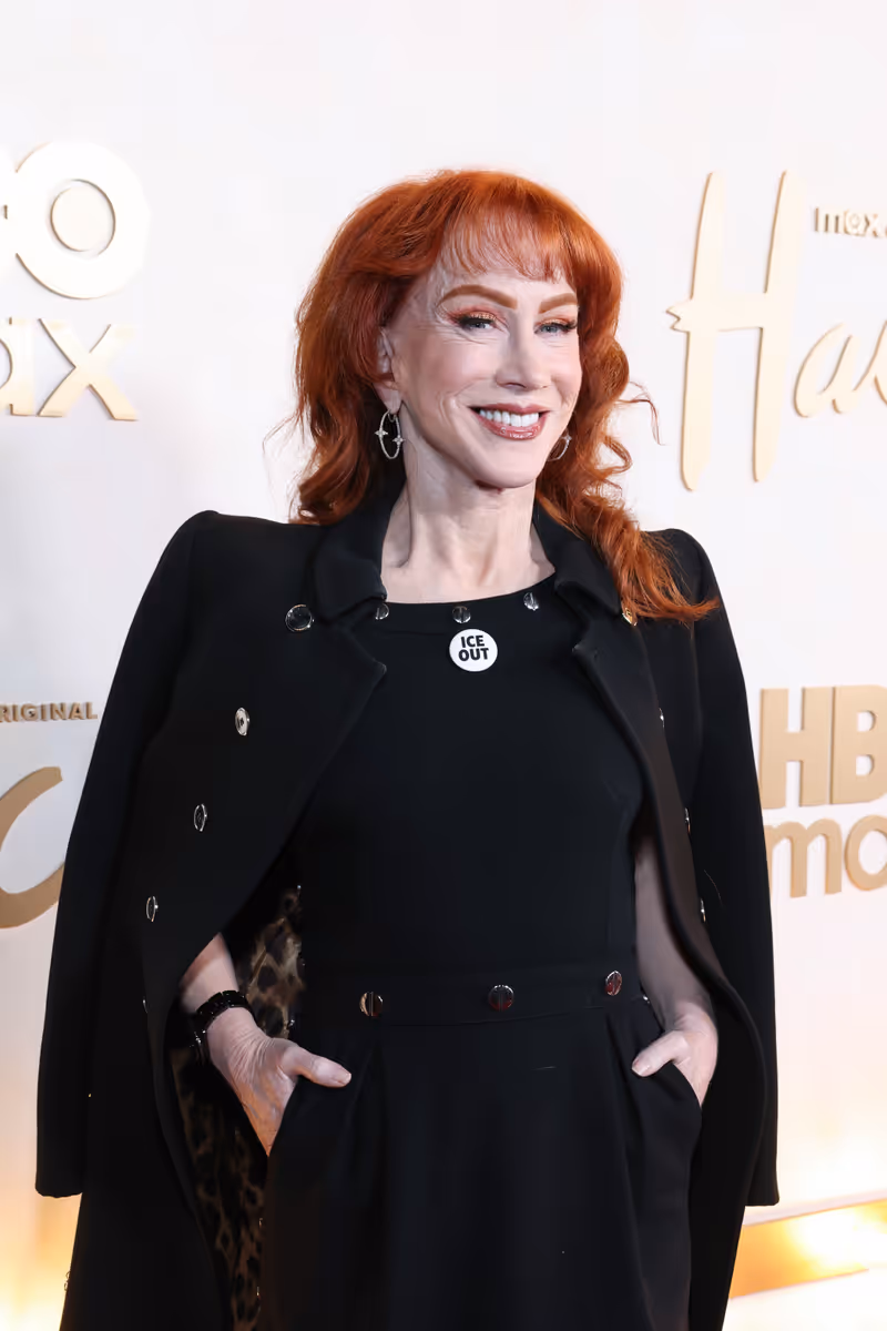 Photos: Jean Smart, Hannah Einbinder, & More Attend HACKS Season 5 Premiere — photo 6 of 29
