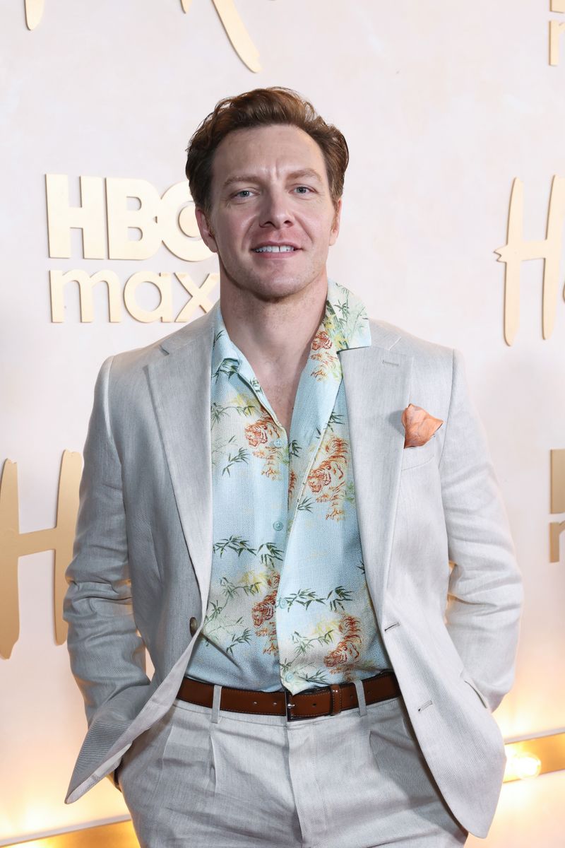 Photos: Jean Smart, Hannah Einbinder, & More Attend HACKS Season 5 Premiere — photo 29 of 29