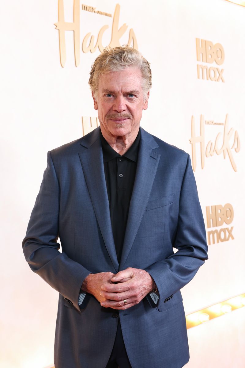 Photos: Jean Smart, Hannah Einbinder, & More Attend HACKS Season 5 Premiere — photo 20 of 29