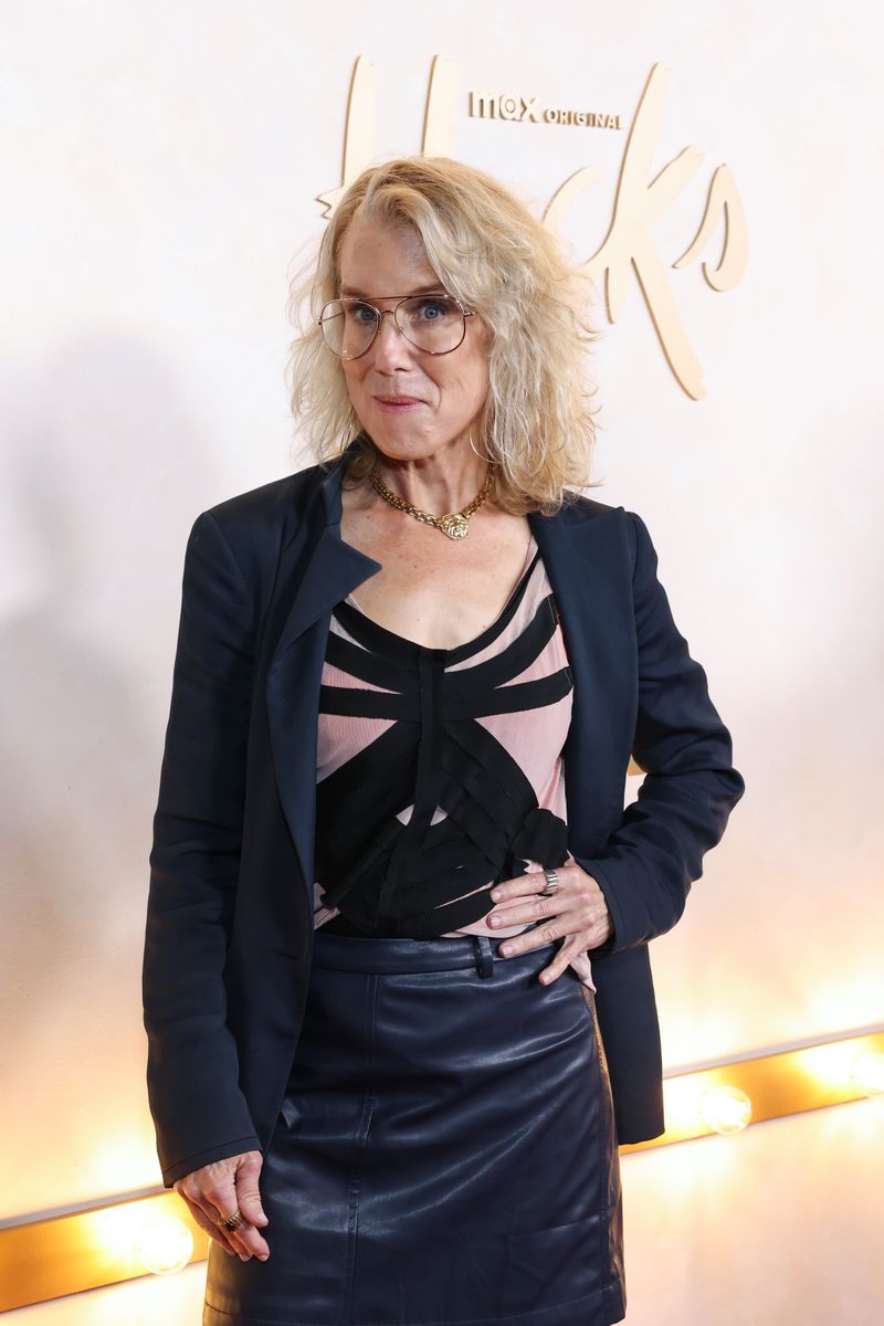 Photos: Jean Smart, Hannah Einbinder, & More Attend HACKS Season 5 Premiere — photo 26 of 29
