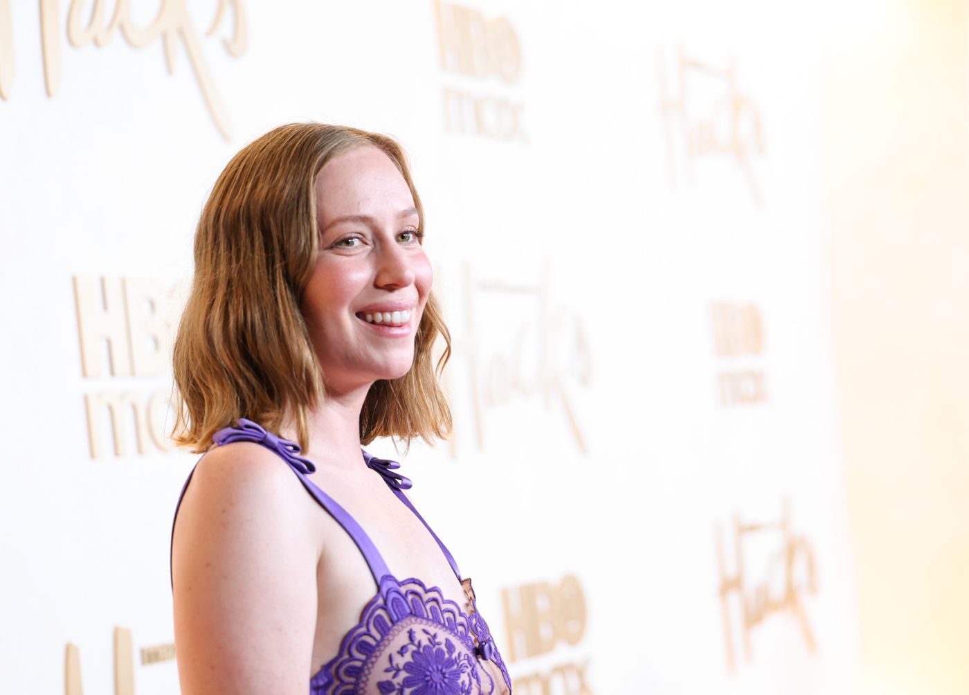 Photos: Jean Smart, Hannah Einbinder, & More Attend HACKS Season 5 Premiere  Image