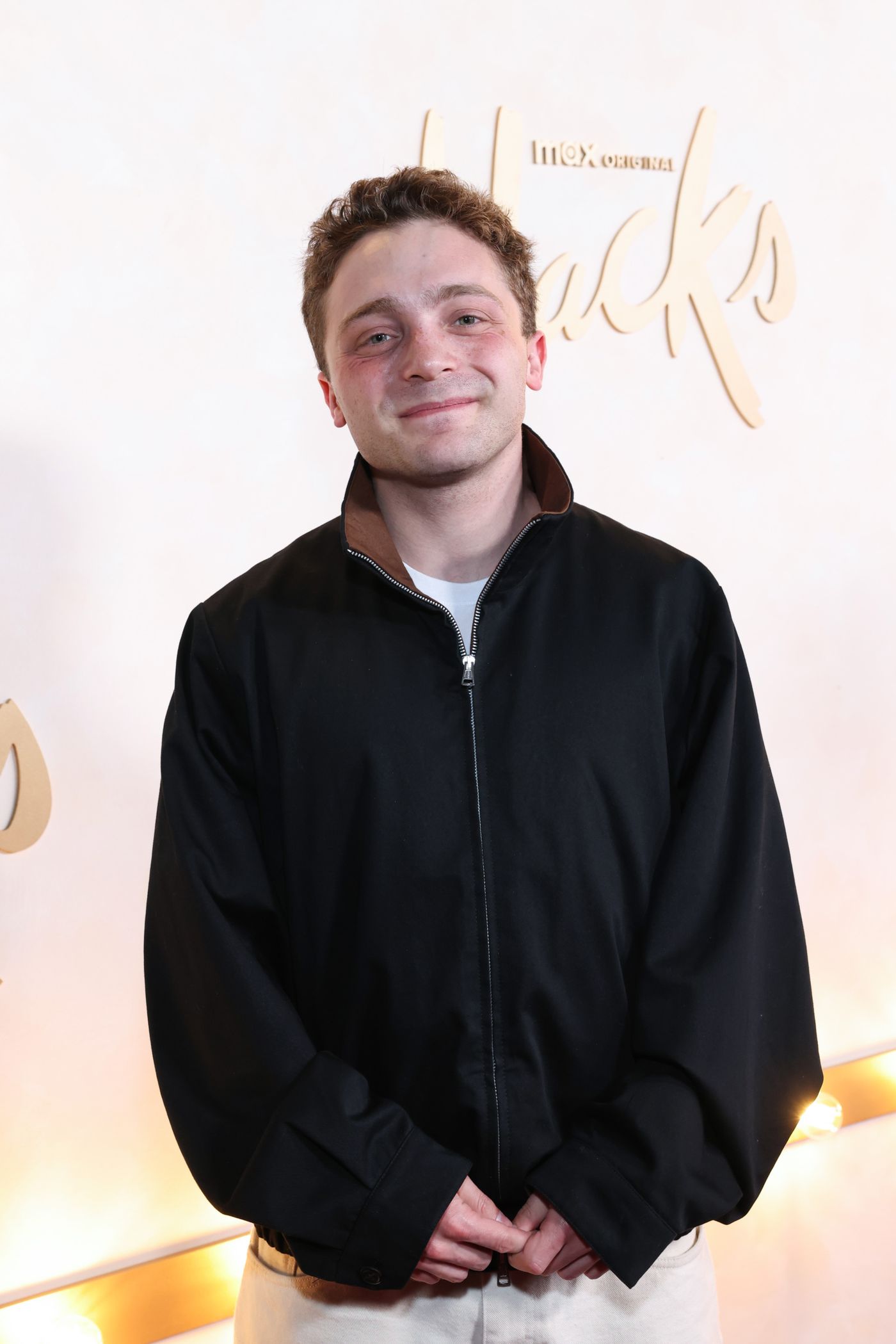 Photos: Jean Smart, Hannah Einbinder, & More Attend HACKS Season 5 Premiere  Image